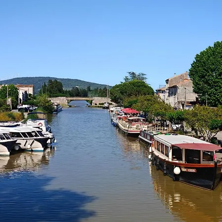Entre Vignes Et Canal
